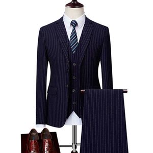 2021 Mężczyźni Business Stripe Slim Fit Wedding Groom Smokciany Garnitury Blazer 2 3 PCS Zestaw Prom Siatek Kurtka Pants Kamizelka M-6XL Płaszcz spodnie X0909