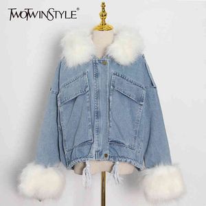 Twotwinstyle casual patchwork fluff denim jacka för kvinnor hooded krage långärmad tjock kappor kvinnlig mode kläder vinter 210517