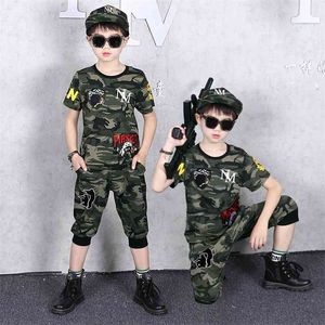 幼児男の子ファッション学生迷彩の軍事訓練服半袖Tシャツ210622のための夏の衣装ジョガーセット