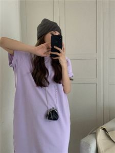 女性のための夏の緩いカジュアルなソリッドカラーTシャツのドレス紫色の半袖サイドスリットロングメス210514