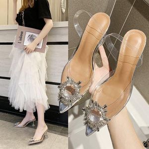 Sandálias 2021 Verão versão coreana de strass transparente de cristal sapatos alto salto alto tamanho grande