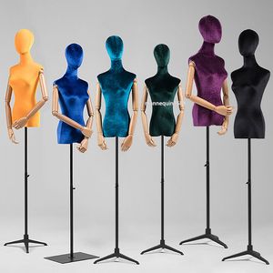 Modig Svart Rosa Tyg Velvet Mannequin Halvkroppskvinnor Manikins Dummy Kvinna Kläder Visar Rack Kvinna Mannequins Träarmar För Kläddisplay