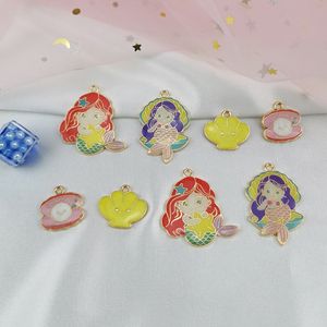 10 adet Glitter Kabuk Karikatür Karakter Kızlar Prenses Emaye Charms Kolye Fit DIY Takı Aksesuarları Metal Altın Baz Hediye