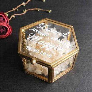 Personlig Glas Ring Box Bröllop Hexagon Gold Bearer Engagement Box med blomma