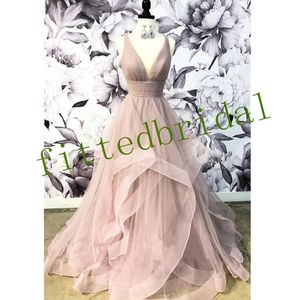 2021 V Neck Ball Gown Prom Klänningar Ruffles Sweep Train Tulle Formell Lång Kvinnor Plus Storlek Evening Party Gowns Special Occasion Grows