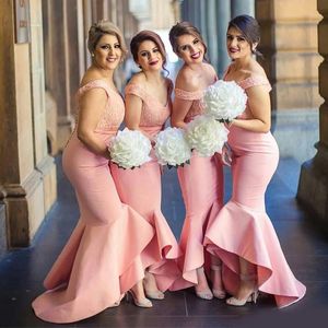 Różowe Ruffles Syrenki Druhna Dresses Przyciski Back Długość Piętro Długość Wieczorni Suknie Maid of Honor Suknia