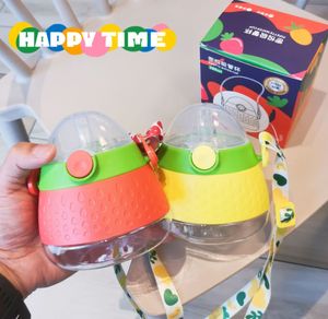 L'ultima tazza da caffè in plastica per bambini da 10,2 once, tazza d'acqua in stile pop-coperchio con cannuccia di frutta, supporto logo personalizzato