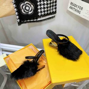 2021-2022a Ny ankomst Kvinnors lyxiga sandaler Mode Designer Sandal Godkvalitet Läder Storlek 35 till 42 8cm Höga klackar