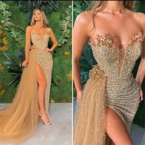 Frezowanie Syrenki Prom Dresses z odpinanym pociągu Zroszony Sexy Side Split Suknia Wieczorowa Formalna Party Nosić Chic Custom Made Pageant Robe de Mariée