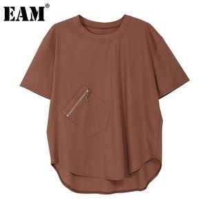 [EAM] Kadınlar Kahverengi Siyah Asimetrik Cebi Büyük Boy T-Shirt Yuvarlak Boyun Kısa Kollu Moda İlkbahar Yaz 1DD6734 210512