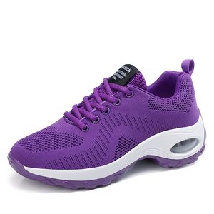 Toptan 2021 Erkekler için En Kaliteli Kadın Bayan Spor Koşu Ayakkabıları Örgü Örgü Nefes Mahkemesi Mor Kırmızı Açık Sneakers EUR 35-42 WY28-T1810