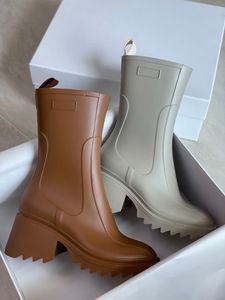 Betty regnstövel i PVC Dam Designer Regnstövlar med dragkedja mohairstrumpa High Boot Fashion Outdoor Casual Skor Plattform Regnstövlar i gummi utan låda 327