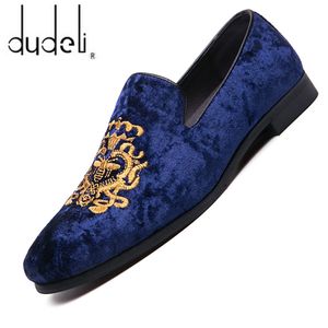 Wedding Dress Shoes Casual Men Loafers Big Size Lazy Peas shoes Embroidery Moccasins Suede Leather Zapatos 210910