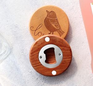 100 pz / lotto di alta qualità di alta qualità in legno a forma di bottiglia apribola di bottiglia frigo magnete decorazione birra bottiglia-apri gratis logo logo SN2808