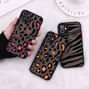 Leopar Baskı Telefon Kılıfları iPhone 12 Mini 11 Pro X XS Max XR 8 7 6 6 S Artı SE TPU Mat Cilt Hissediyorum Siyah Renkli Çerçeve Arka Kapak Opp Torba