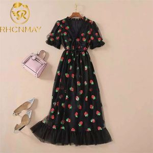 Fashion Black Strawberry Dress Woman Puff Sleeve Mesh Long Lace Up Strawberries Plus Size es Women Party 210506