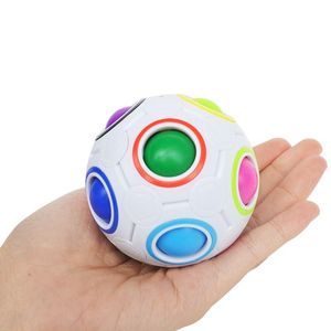 I giocattoli di decompressione del cubo della palla arcobaleno all'ingrosso alleviano lo stress Fidget Giocattolo educativo di calcio per adulti per bambini