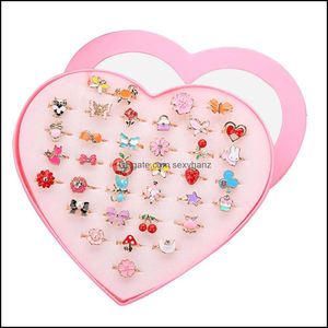 Biżuteria klastra 36 sztuk Colorf Dzieci Słodkie Regulowane Pierścionki Blask Z Heart Shape Display Case dla Dzieci Urodziny Party Favor Drop Delive