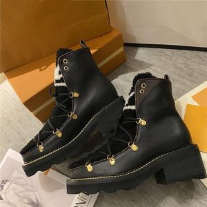 High quality autumn and winter new womens Martin boots wool lining insole flat bottom travel lace up sneakers luxury designer non slip letter Leather Size 35-41