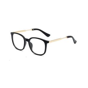 Klasyczne płaskie okulary przeciwsłoneczne dla mężczyzny Woman Vintage designerskie okulary przeciwsłoneczne przezroczyste obiektyw retro kwadratowe okulary z pudełkiem