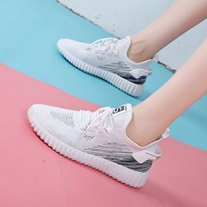 Hohe Qualität Ankunft Strick Laufschuhe Männer Frauen Sport Tennis Läufer Triple Schwarz Grau Rosa Weiß Outdoor Sneakers EUR 35-40 WY11-1766