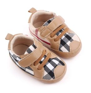 Модная кожаная повседневная обувь для первых ходунков для малышей, Нескользящая обувь ручной работы для мальчиков 0–18 месяцев, удобная и мягкая