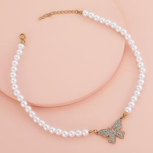 Pendant Necklaces Fashion Temperament White Imitation Pearl Inlaid Zircon Alloy Butterfly Women Neck Clavicle Chain Necklace Jewelry Gifts