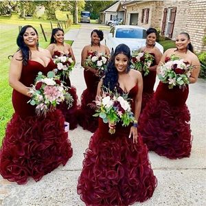 2021 Velvet Burgundia Druhna Dresses Sweetheart Ruched Ruffles Mermaid Plus Size Maid of Honor Dress Country Wedding Party Suknie Lace Up