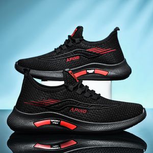 Toptan 2021 En Moda Koşu Ayakkabıları Erkekler Için Bayan Spor Açık Koşucular Siyah Kırmızı Tenis Düz Yürüyüş Koşu Sneakers Boyutu 39-44 WY15-808