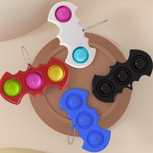 Portachiavi a forma di pipistrello Portachiavi Push Popit Bubbles Giocattolo antistress sensoriale Bambini adulti Agitarsi Semplici giocattoli con fossetta Ciondoli per borse Portachiavi per animali Accessori