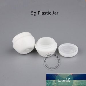 プロモーション50pcs /ロット5gプラスチックフェイシャルクリーム瓶空の女性化粧品5mlミニホワイト蓋ポット1/6oz小さなアイシャドウ詰め替え可能な鍋工場価格専門家設計品質