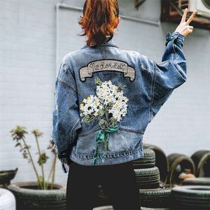 Höst broderi blomma cowboy lös kappa kvinnlig denim jeans jacka kvinnor chaqueta mujer streetwear pojkvän stora storlekar 210928