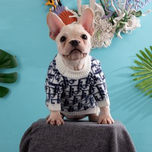 Designer-Hundekleidung, Hundebekleidung mit klassischem Buchstabenmuster für Bulldogge, Chihuahua, Welpe, Winterpullover, warme Haustierpullover, Katzen-Sweatshirts, Hundemantel, Weiß, XS