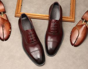 İtalya Erkek Örgün Ayakkabı Hakiki Deri Iş Yuvarlak Kafa Lace Up Düğün Ayakkabı Brogues Siyah Şarap Kırmızı Oxford Elbise Ayakkabı