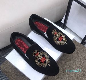 Fashion high-end luxury men black dress shoes round head wear-resisting non-slip leather heavy craft embroidery hardware decoration design