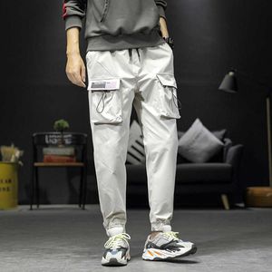 Streetwear Spodnie Cargo Mężczyźni Vintage 2020 Moda Mężczyzna Hip Hop Czarne kieszenie Joggers Spodnie Man Safari Style Spodnie dresowe Kombinezony Y0927