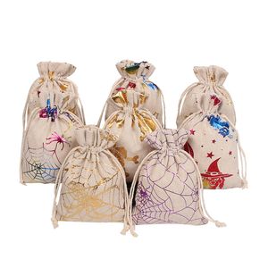 Custodia in tessuto di cotone Borsa con coulisse per caramelle Trattare caramelle Regali Avvolgere pipistrello Gatto Ragnatela Strega Farfalla Teschio Halloween Confezione di gioielli Borse Decorazione TH0076