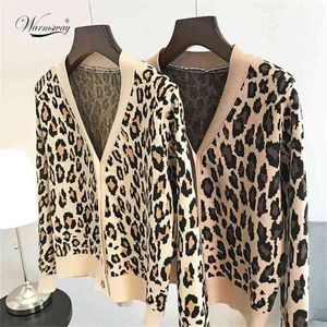 Vår Höst Vintage Leopard Print Kvinnor Stickad Sweater V-Neck Knappar Kort Cardigan Casual Kvinna Damer Outwear C-202 210805
