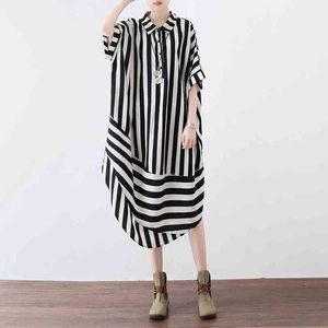 Johnature Women Stripe Dress Chiffon Sommar Vit och Svart Bat Ärm Loose Turn-down Collar Shirt Dress Women Fashion 210521