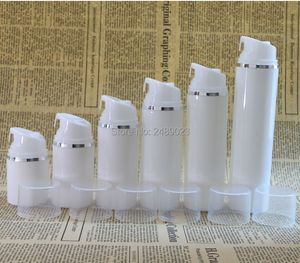 Weiße Kunststoff-Airless-Flasche mit silbernen Linienbehältern, transparente Kappenverpackung, 100 Stück/Lot