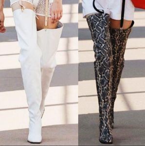 Sexy Bianco Nero Pitone Pelle di serpente Punta quadrata Sopra il ginocchio Pantaloni a vita Stivali Donna 80 mm Tacchi Coscia allentata Cavaliere Danza Botas