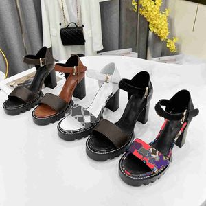 Designer sandaler mode 9 cm tjocka klackar ankel remplattform riktig läder sommar kvinnor gladiator sandal skor med låda storlek 35-42
