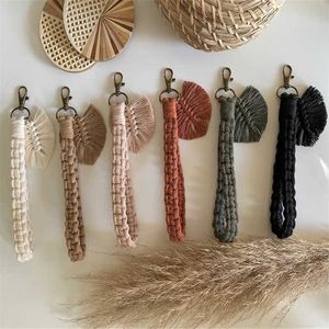 Boho Handmade Woven Macrame Keychain com charme de folha // acessórios de saco de designer // chaveiro chaveiro chaveiro / tiny keyring-10 colorways JL39D G1019