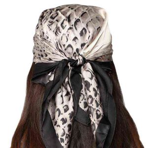 Szalik Jedwabny Satin Luksusowy Snake Print Square 70 CM Neckerchief Hidżab Szal Turban Head Wrap Akcesoria do włosów Bandana Hairband Kobiety Y1108