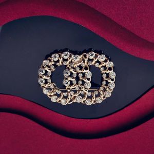 Ch brosch a diamantstämpel på baksidan varm märke smycken lyx avancerade broscher för designer högkvalitativa stift utsökt gåva högsta diskvalitet