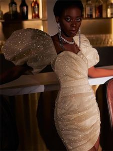 Afrikansk Sparkle Vit Sequined Cocktail Party Klänningar Korta Puff Sleeves Mini Slyte Prom Kappor Elegant Aftonklänning För Kvinnor Särskilt tillfälle