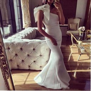 Elegant White One Shoulder Mermaid Prom Dresses Sweep Train Simple Satin Long Bridesmaid Dress Formal Evening Gowns Girls Women Special Occasion Wear