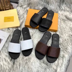 Women Classic Sandal Slipper Designer Shoes Luxury Summer Fashion Wide Flat Slippery Thick Slide Sandals Flip Flops