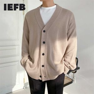 IDEEFB Koreański Single Breasted V Collar Kintted Sweter Sweter męska Odzież wierzchnia Trendy Przystojny Męskie Dzianiny Wiosna Jesień 9Y4499 211008