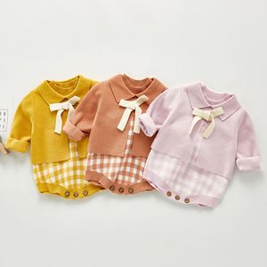 Primavera Autunno Neonate infantili maglia manica lunga cappotto di colore puro + griglia bretelle pagliaccetti set di abbigliamento abbigliamento per bambini ragazza 210429